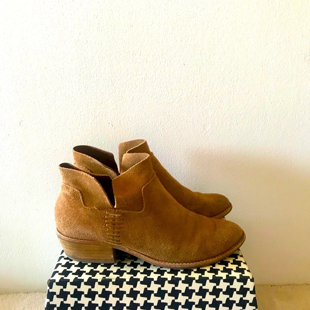 Tan suede Dolce Vita boots